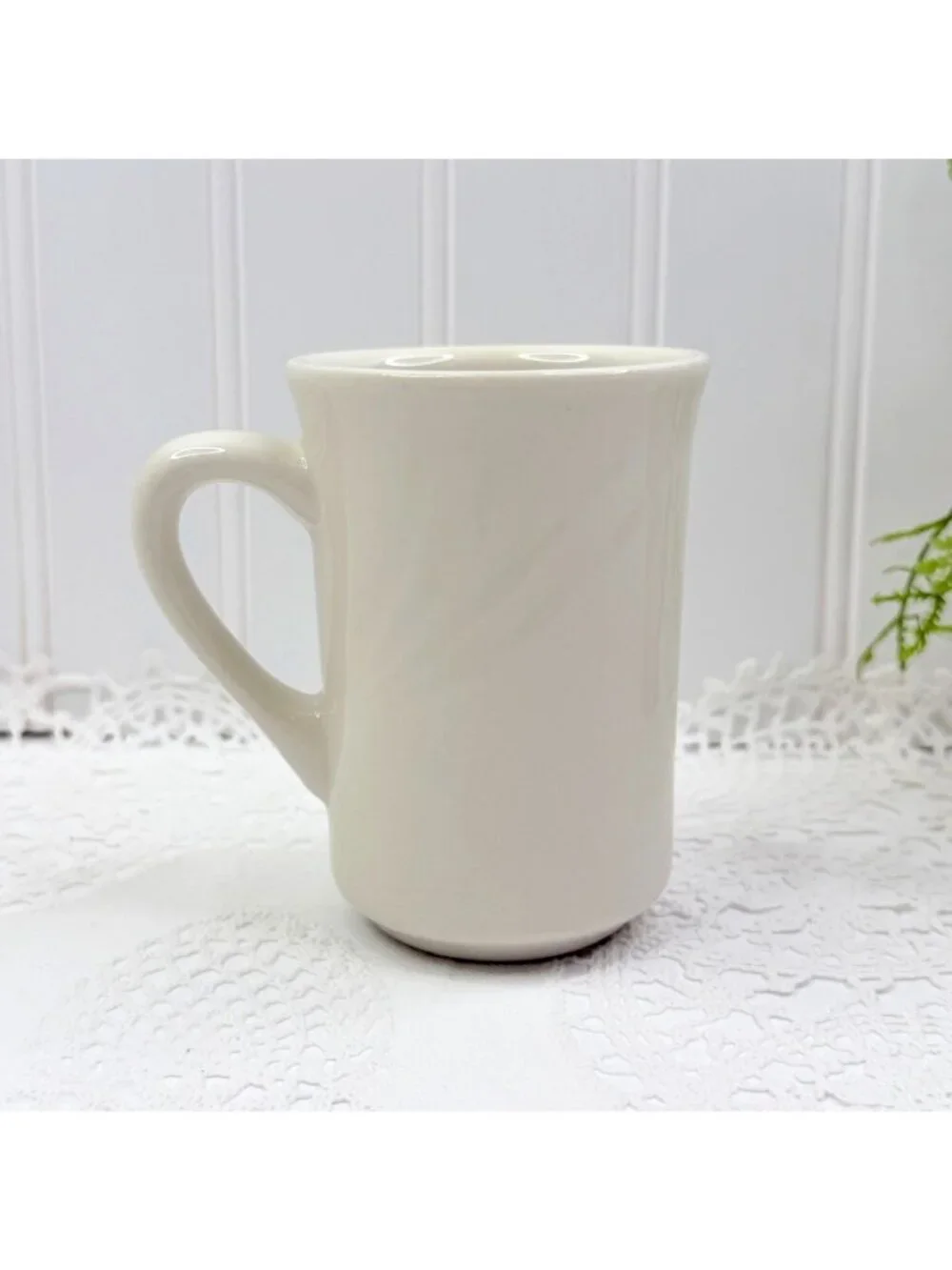 Set of 4 Tuxton Bistro Ceramic Coffee Mugs 9 oz Eggshell Restaurant Diner Cup